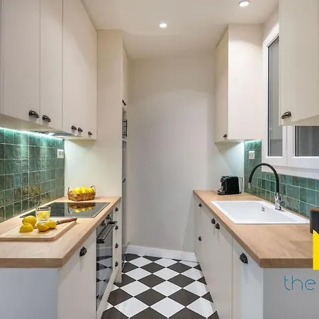 Chic Retreat Near Acropolis, Metro & Moma! Apartment Athens