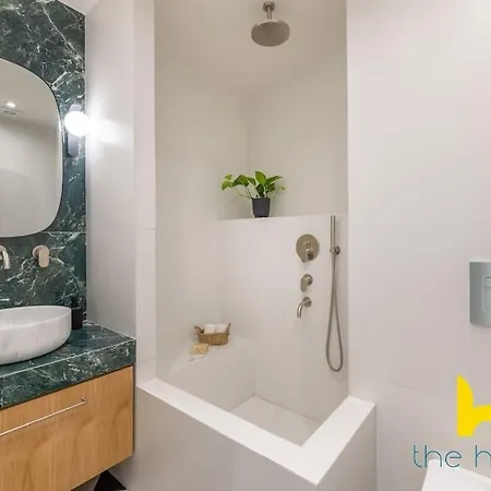 Chic Retreat Near Acropolis, Metro & Moma! Apartment Athens