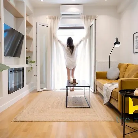 Chic Retreat Near Acropolis, Metro & Moma! *