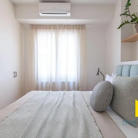 Chic Retreat Near Acropolis, Metro & Moma! Apartment