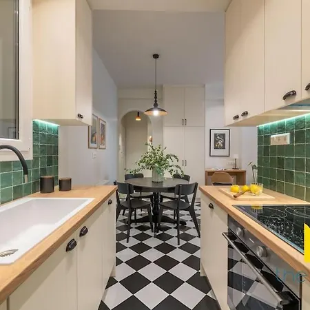 Apartment Chic Retreat Near Acropolis, Metro & Moma! *